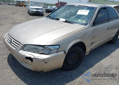 1998 Toyota Camry Le from USA, damaged, VIN 4T1BG22K8WU280178